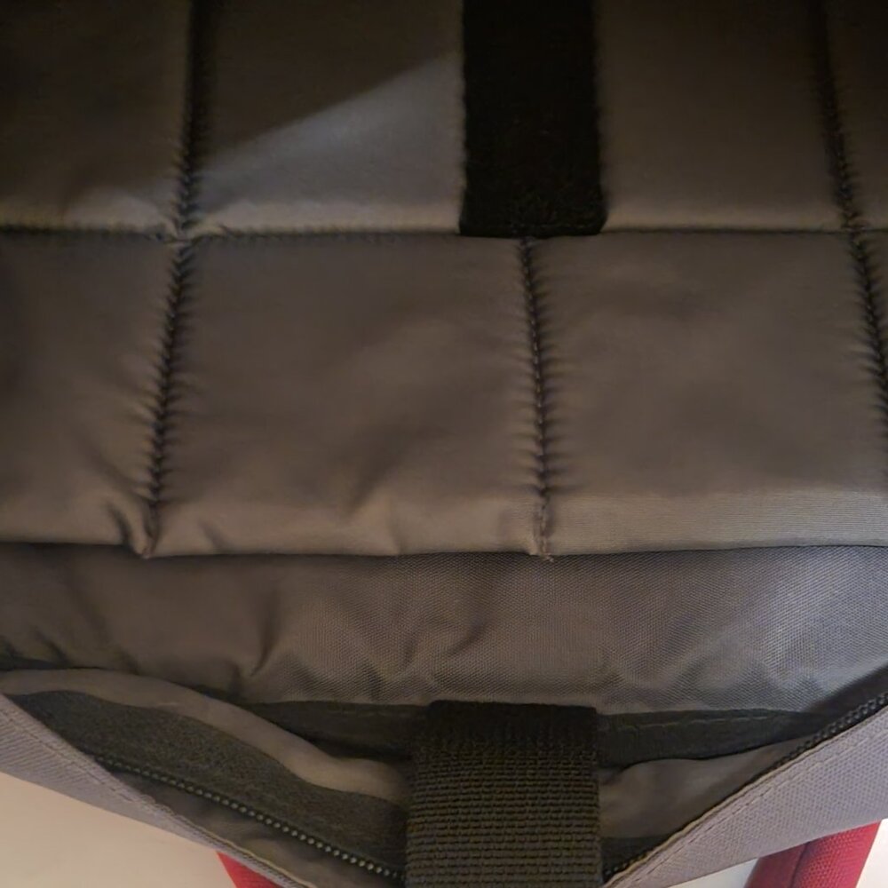 Jan Sport Messenger Computer bag w/padding. Color:Gray/Red - Picture 8 of 14